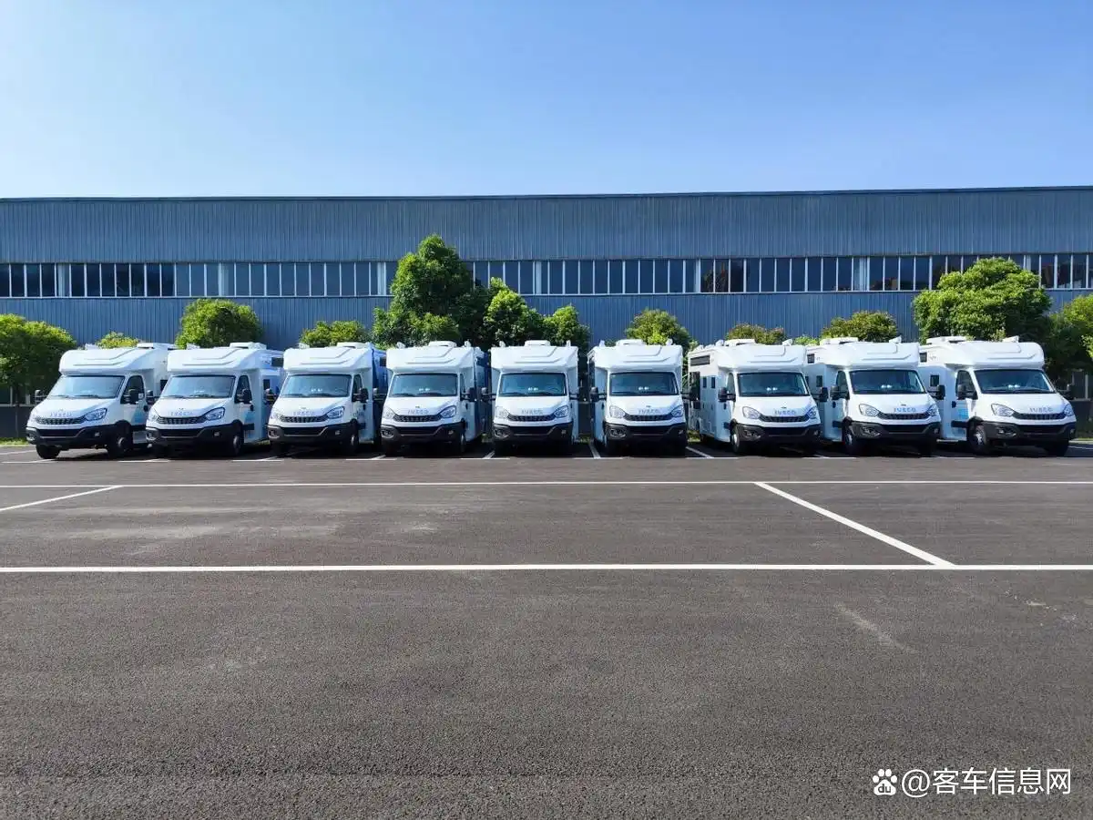 依维柯移动银行服务车_依维柯智慧定制平台金融改装车_银行流动服务车报价